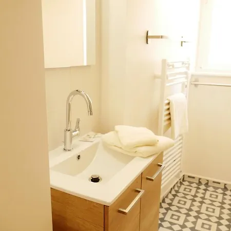 Appartement Avec Chambre - Entree Spa Incluse Bourbon-Lancy Exterior photo